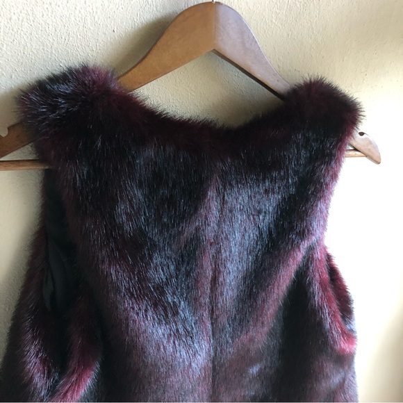 American Eagle Outfitters Faux Fur Vest. Black with Wine Highlights. Size XS - Picture 8 of 16